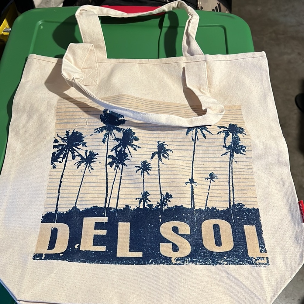 Del Sol color changing tote - Del Sol logo with trees